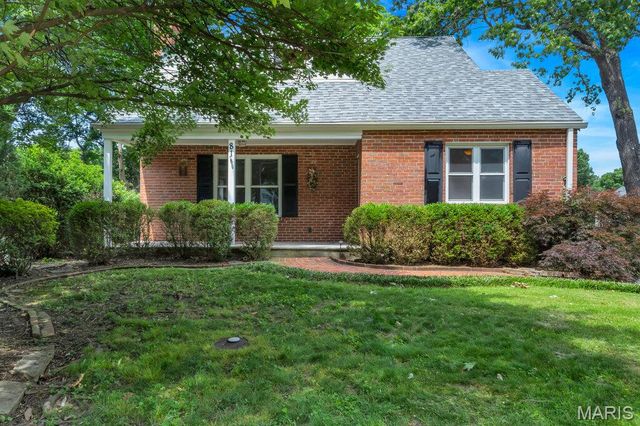 81 Heatherbrook Lane, Kirkwood, MO 63122