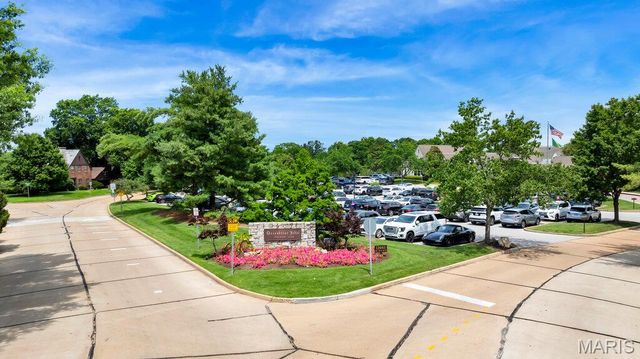 81 Heatherbrook Lane, Kirkwood, MO 63122