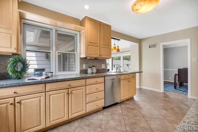 81 Heatherbrook Lane, Kirkwood, MO 63122