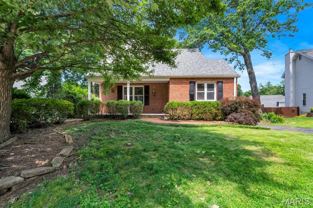 81 Heatherbrook Lane, Kirkwood, MO 63122