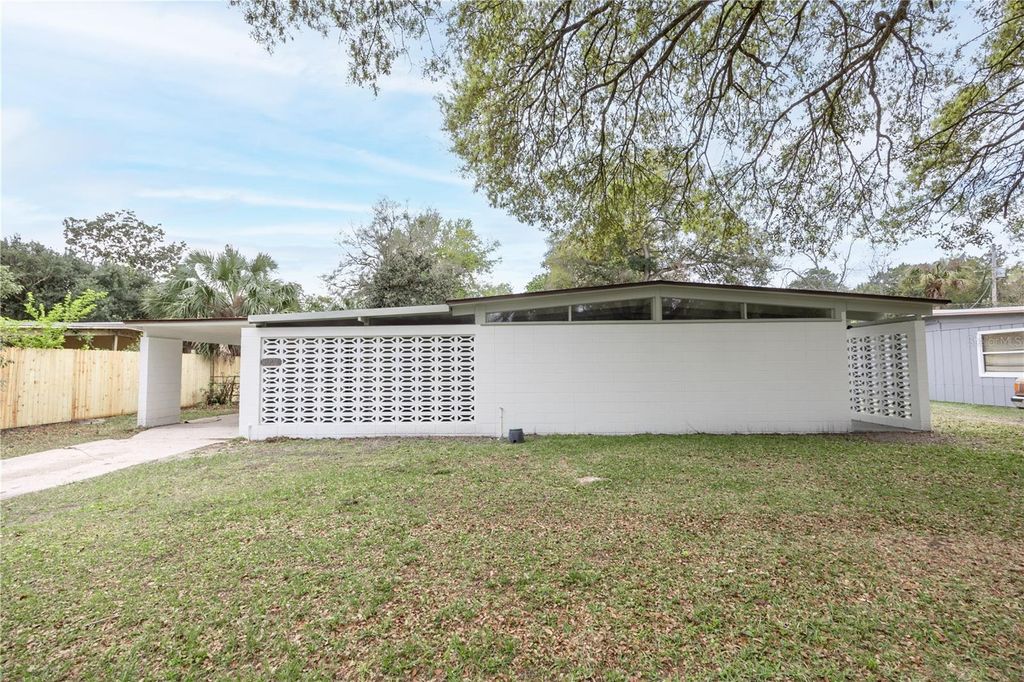 Image 3 of property listing at 3004 NE 12TH STREET, Gainesville, FL 32609