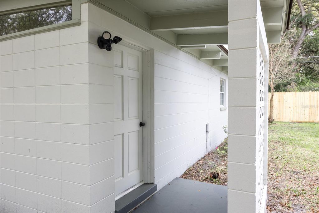 Image 6 of property listing at 3004 NE 12TH STREET, Gainesville, FL 32609