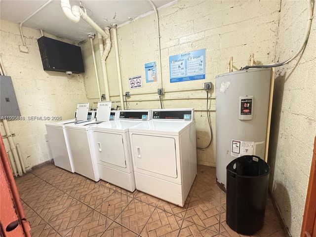3700 NW 21st Street 401, Lauderdale Lakes, FL 33311