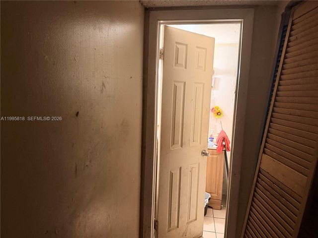 3700 NW 21st Street 401, Lauderdale Lakes, FL 33311