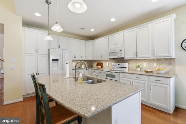 1063 PRESIDENTS DR, Lititz, PA 17543