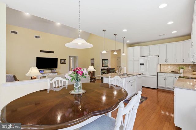 1063 PRESIDENTS DR, Lititz, PA 17543