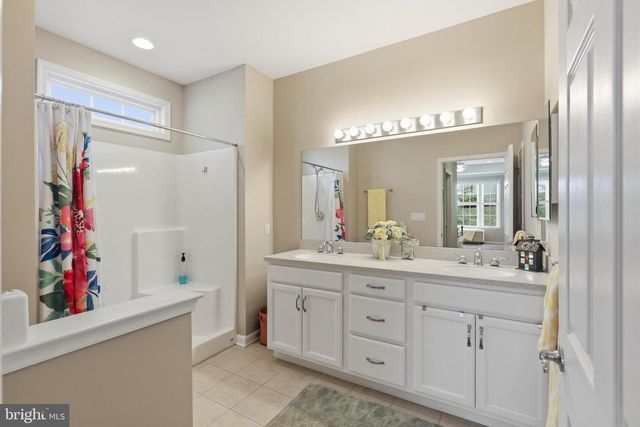 1063 PRESIDENTS DR, Lititz, PA 17543
