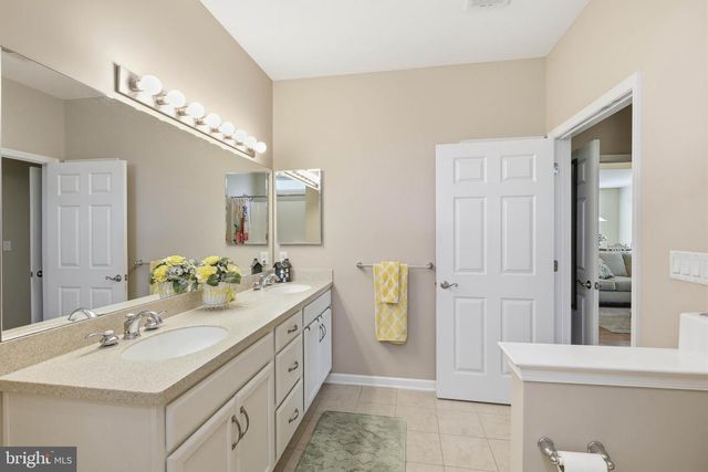 1063 PRESIDENTS DR, Lititz, PA 17543