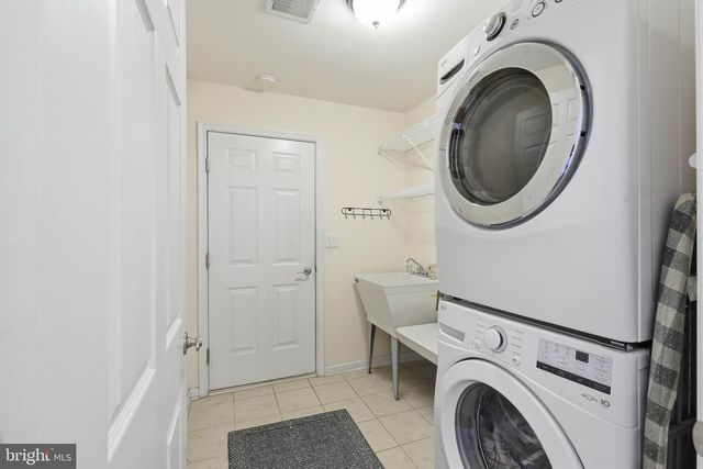 1063 PRESIDENTS DR, Lititz, PA 17543