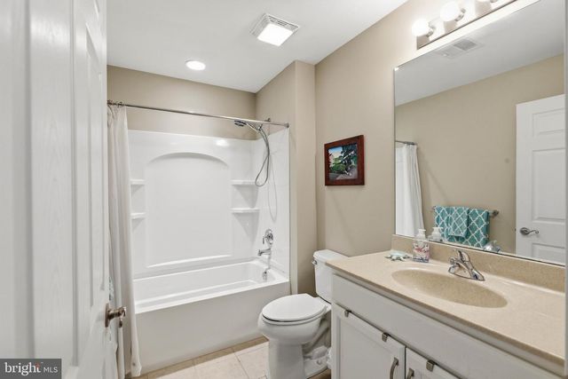 1063 PRESIDENTS DR, Lititz, PA 17543