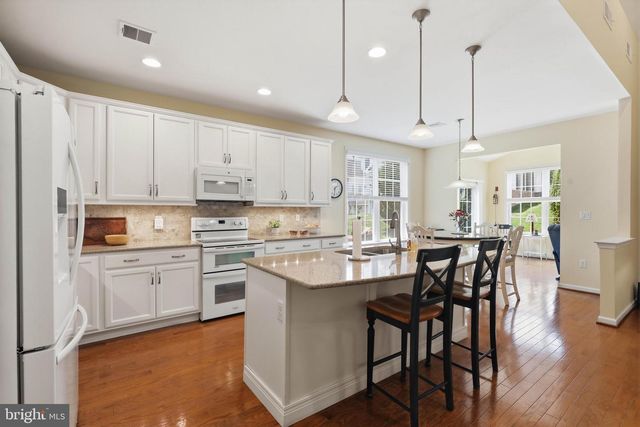 1063 PRESIDENTS DR, Lititz, PA 17543