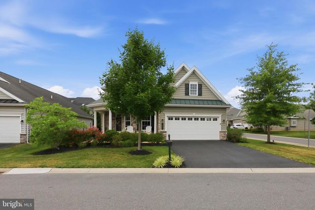 1063 PRESIDENTS DR, Lititz, PA 17543