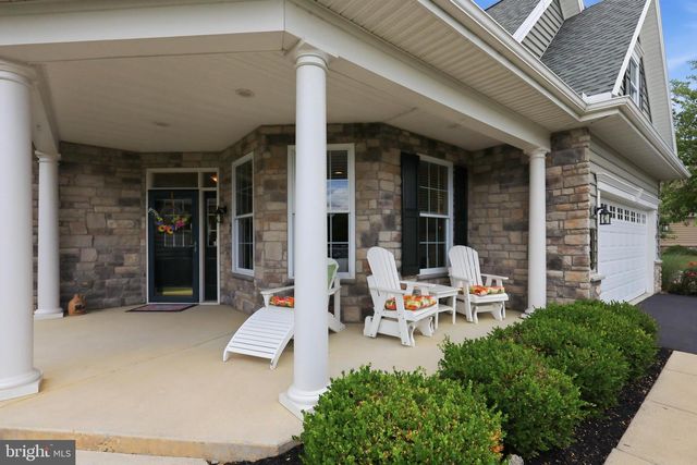 1063 PRESIDENTS DR, Lititz, PA 17543