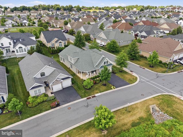 1063 PRESIDENTS DR, Lititz, PA 17543