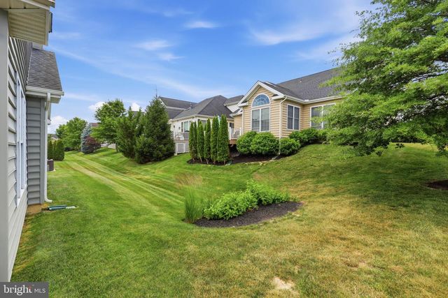 1063 PRESIDENTS DR, Lititz, PA 17543