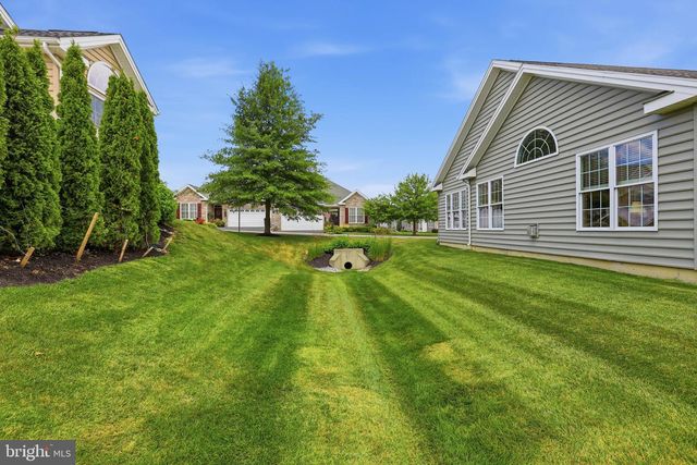 1063 PRESIDENTS DR, Lititz, PA 17543