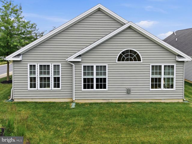 1063 PRESIDENTS DR, Lititz, PA 17543