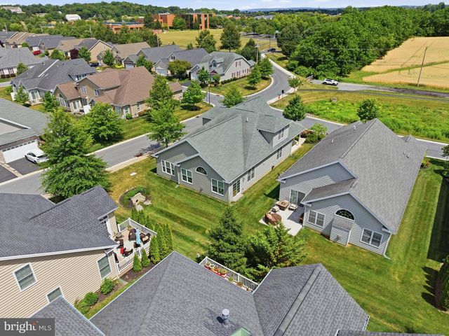 1063 PRESIDENTS DR, Lititz, PA 17543