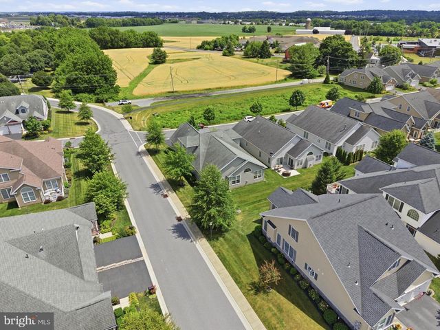 1063 PRESIDENTS DR, Lititz, PA 17543