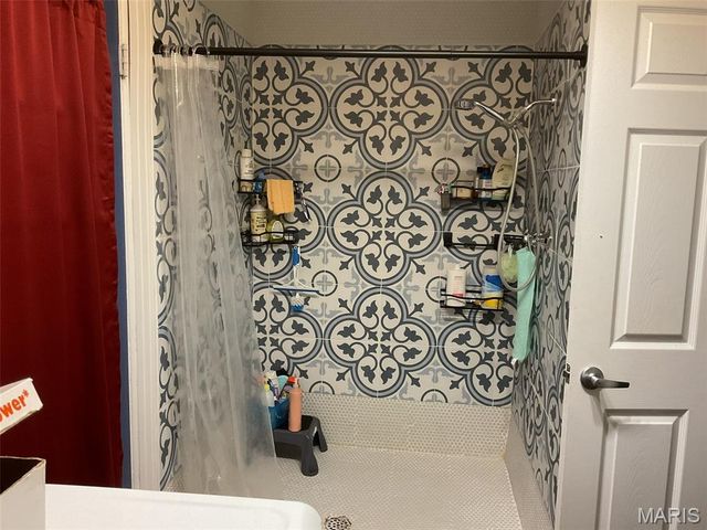 2131 HILL CREST DR, Highland, IL 62249