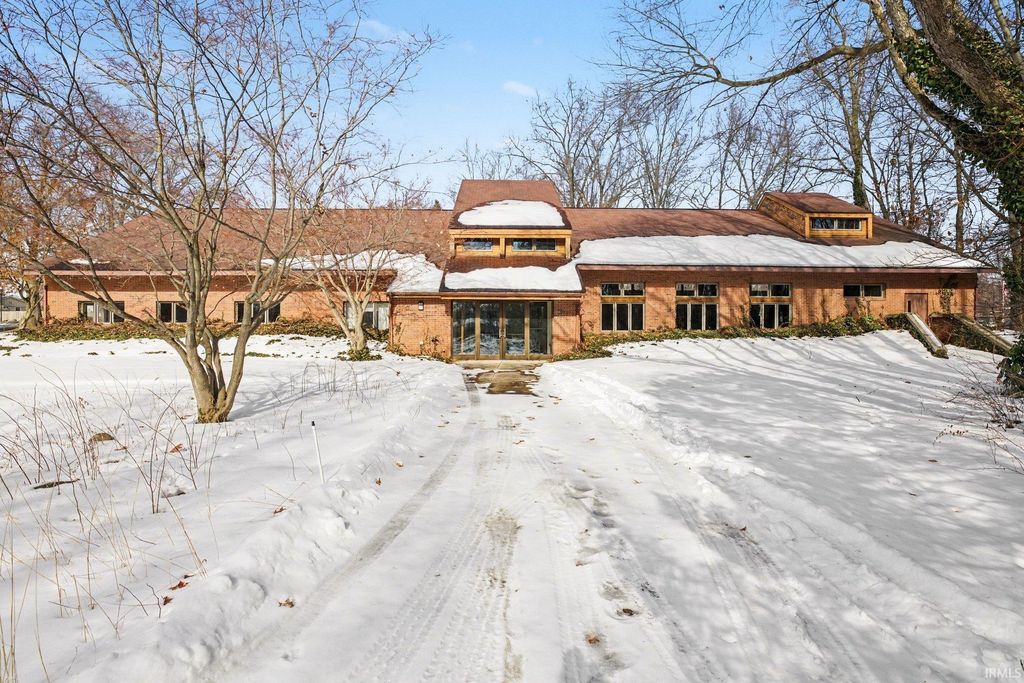 2913 E Bristol St. Street, Elkhart, IN 46514