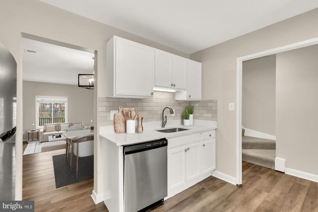 2810 CAMBRIDGE DR, Woodbridge, VA 22192