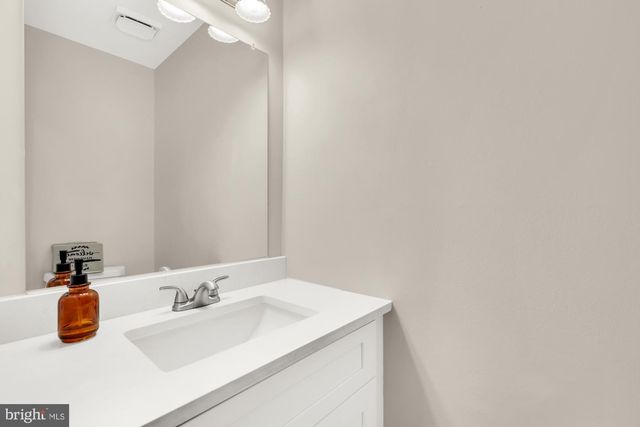 2810 CAMBRIDGE DR, Woodbridge, VA 22192