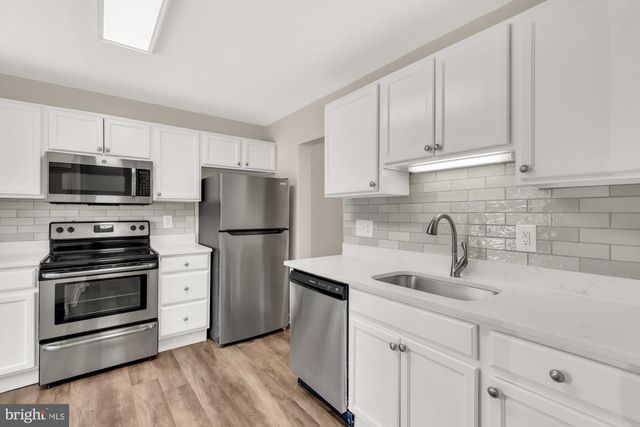 2810 CAMBRIDGE DR, Woodbridge, VA 22192