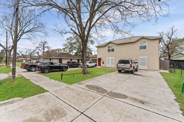 8221 Brockton Street, Houston, TX 77017