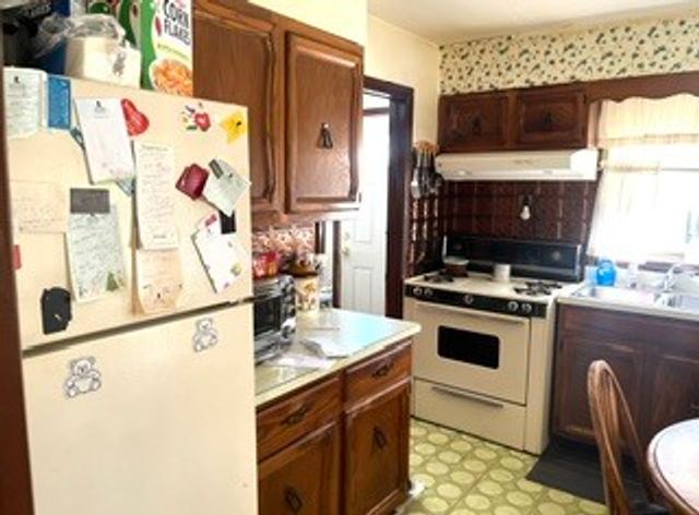 15435 Winchester Avenue, Harvey, IL 60426