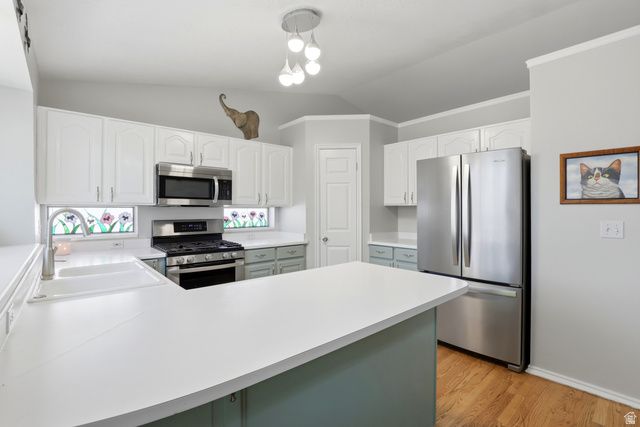 1088 E 1500 N, Layton, UT 84040
