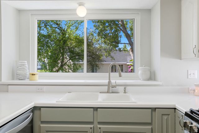 1088 E 1500 N, Layton, UT 84040
