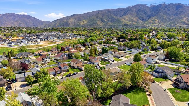 1088 E 1500 N, Layton, UT 84040