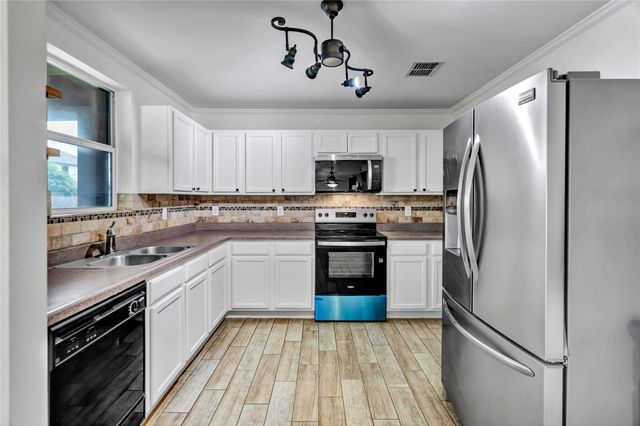 1301 Erin Court, Burleson, TX 76028