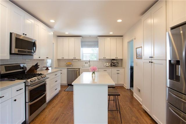 3 E 68th Terrace, Kansas City, MO 64113