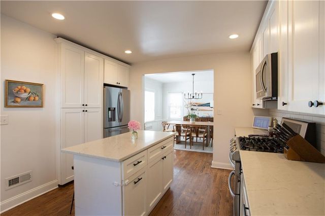 3 E 68th Terrace, Kansas City, MO 64113