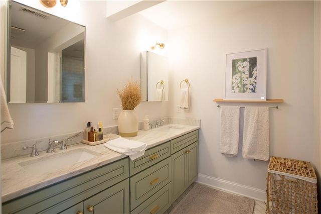 3 E 68th Terrace, Kansas City, MO 64113