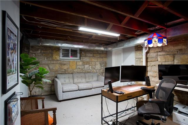 3 E 68th Terrace, Kansas City, MO 64113