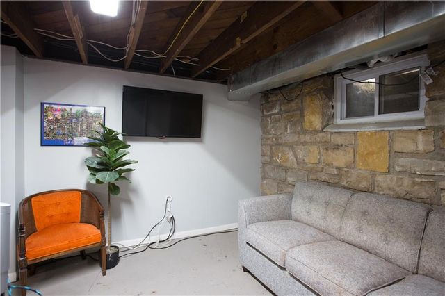 3 E 68th Terrace, Kansas City, MO 64113