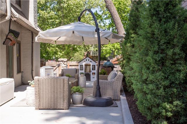 3 E 68th Terrace, Kansas City, MO 64113