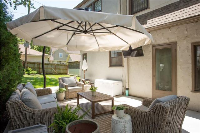 3 E 68th Terrace, Kansas City, MO 64113