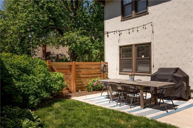 3 E 68th Terrace, Kansas City, MO 64113