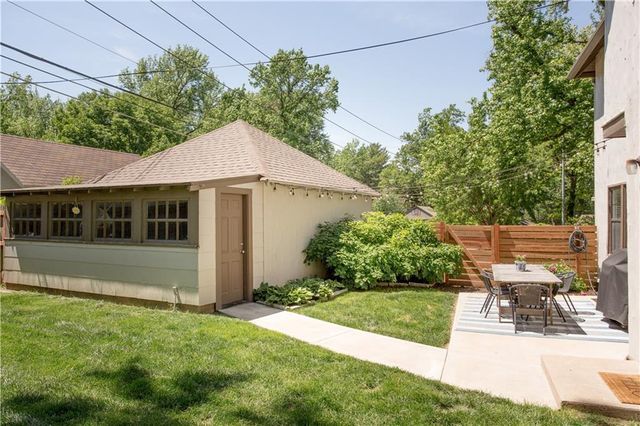 3 E 68th Terrace, Kansas City, MO 64113