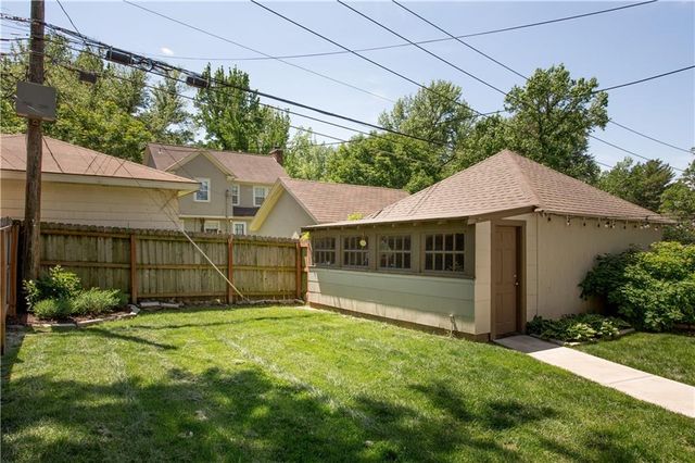3 E 68th Terrace, Kansas City, MO 64113