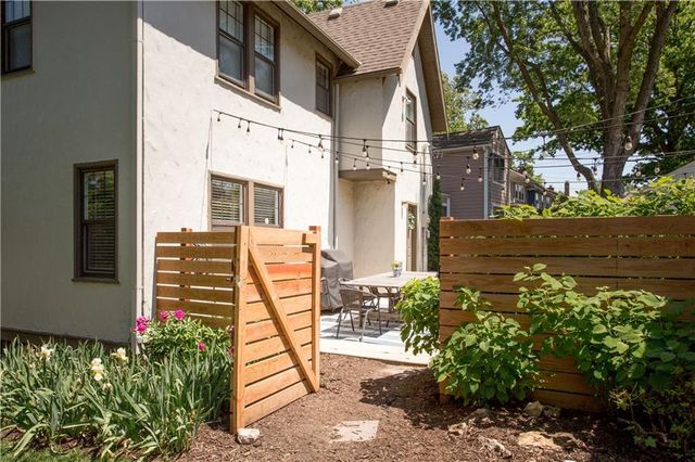 3 E 68th Terrace, Kansas City, MO 64113