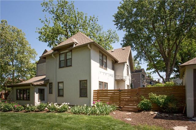 3 E 68th Terrace, Kansas City, MO 64113