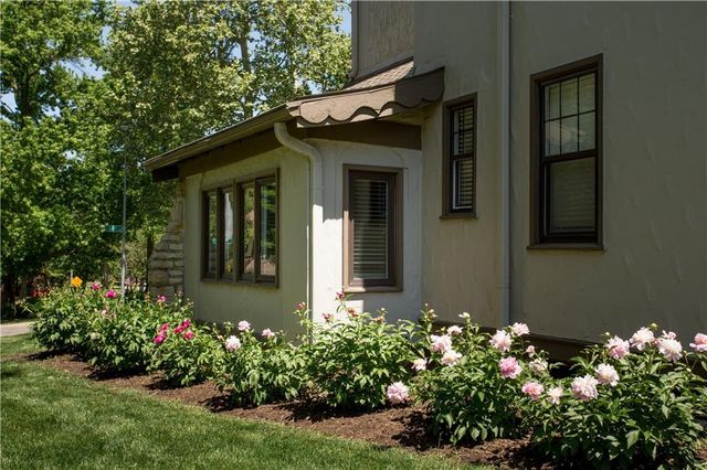 3 E 68th Terrace, Kansas City, MO 64113