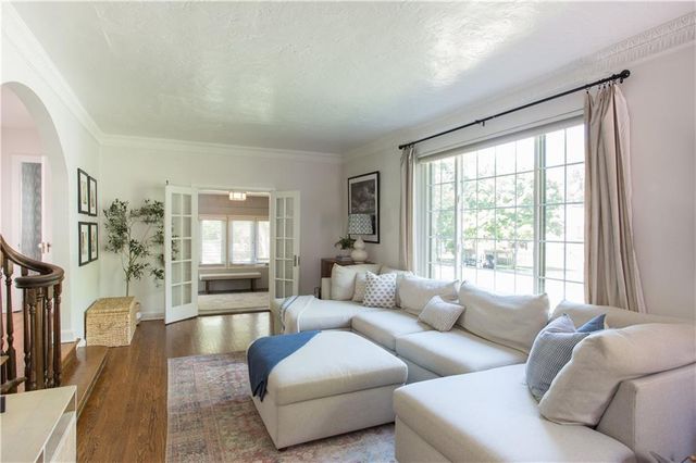 3 E 68th Terrace, Kansas City, MO 64113