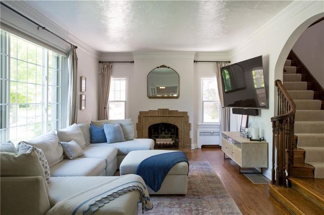 3 E 68th Terrace, Kansas City, MO 64113