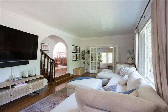 3 E 68th Terrace, Kansas City, MO 64113